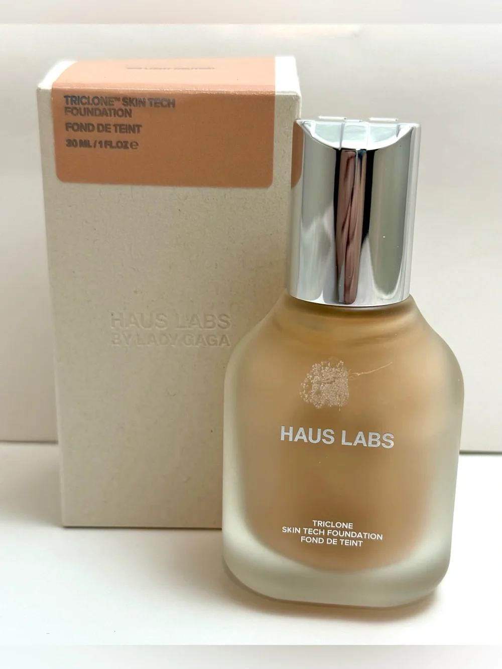 Haus labs Triclone Skin Tech Foundation 100 Light Neutral